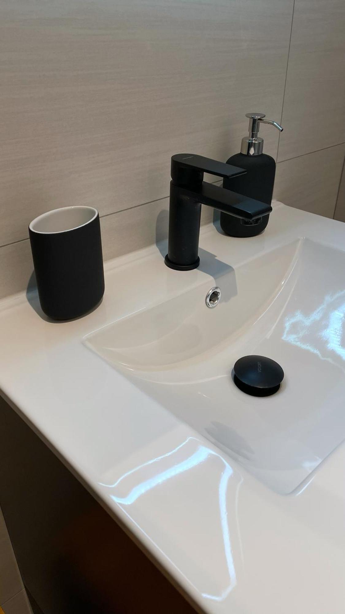 Roses Apartment Prijeten Apartma Za Dve Osebi Menges Ngoại thất bức ảnh
